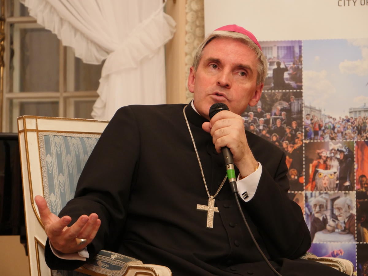 bp Krzysztof Nitkiewicz w rozmowie z ks. Grzegorzem Brudnym