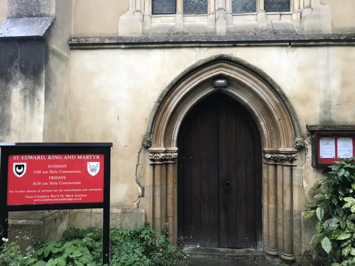 wejście do kościoła św. Edwarda w Canterbury - kolebki angielskiej reformacji
