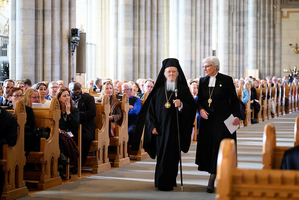 Patriarcha Ekumeniczny Konstantynopola Bartłomiej i abp Uppsali Antje Jackelen w katedrze w Uppsali